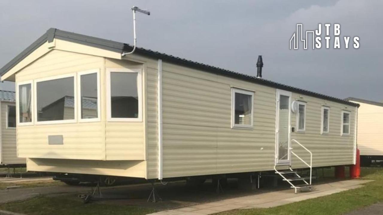 Spacious And Luxurious Caravan In Trecco Bay Porthcawl Bagian luar foto